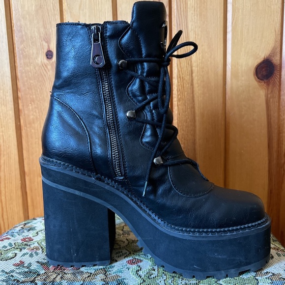 Killstar boots - Picture 2 of 4